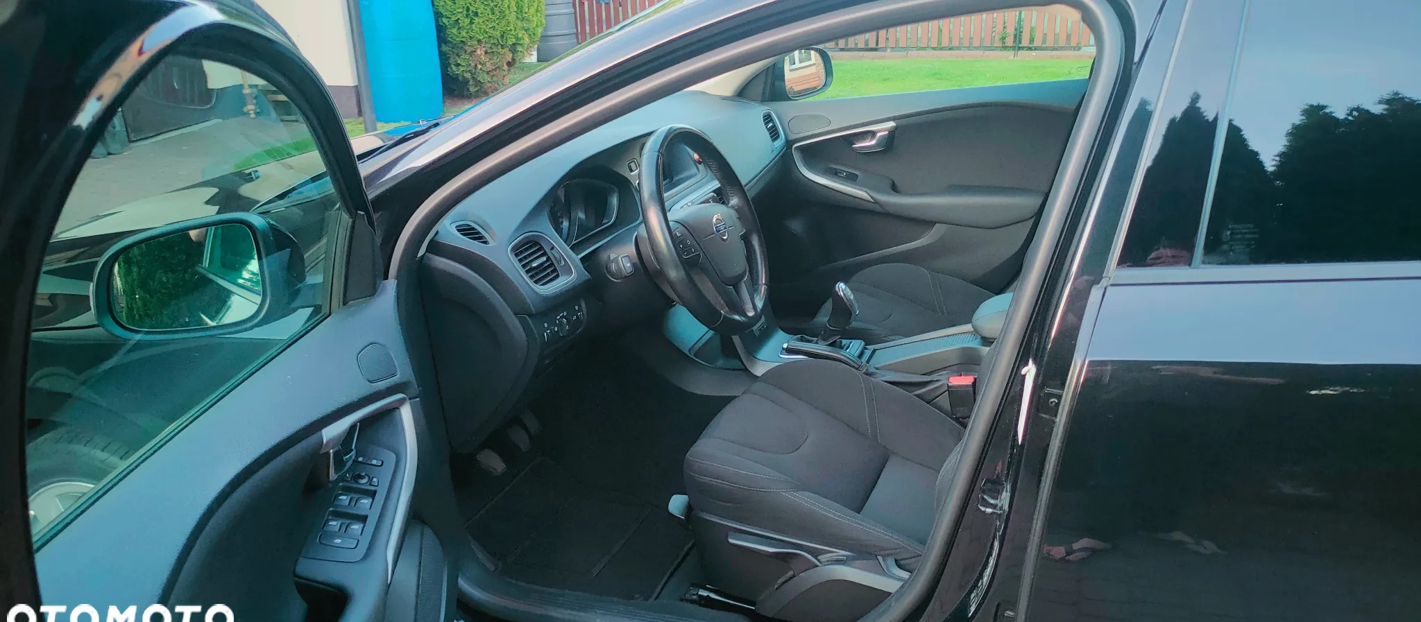 Volvo V40 cena 32900 przebieg: 208000, rok produkcji 2012 z Otmuchów małe 277